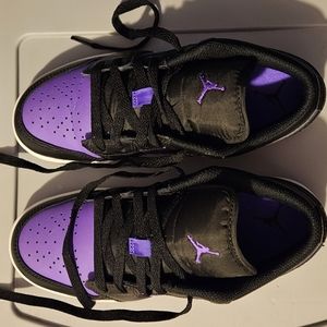 Youth Nike Air Jordan 1 Low sneakers - size 4.5 youth